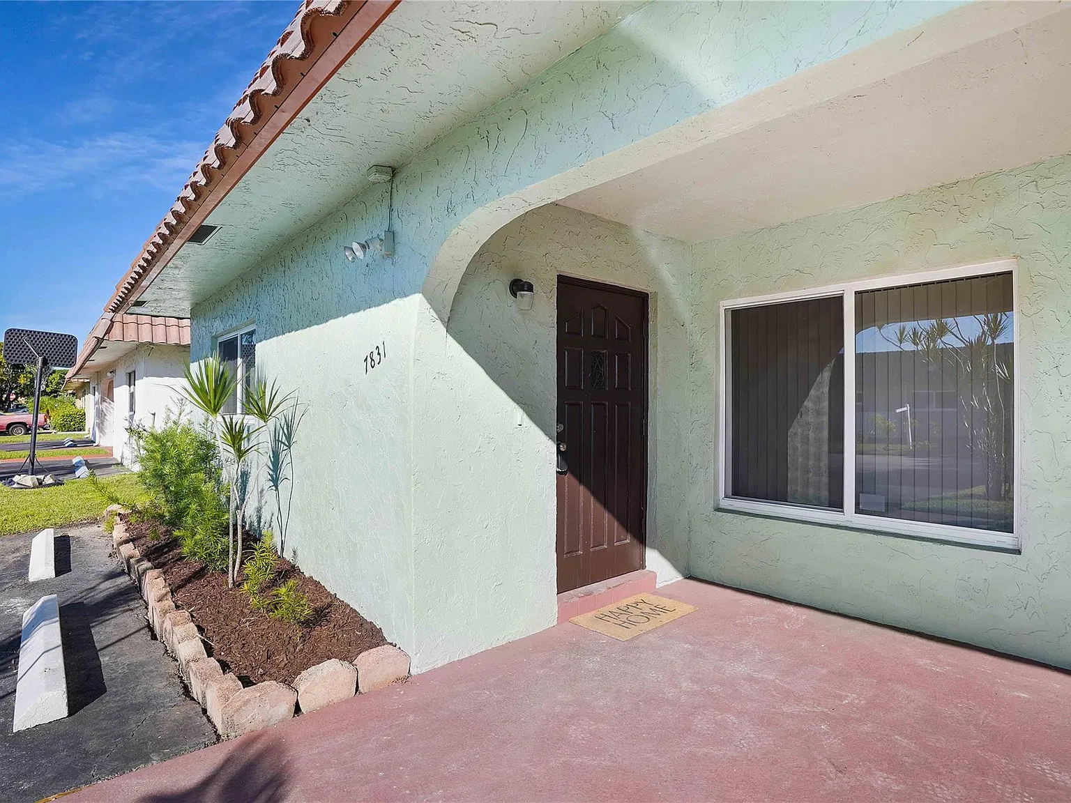 3 bed, 2.0 bath, 1392 sqft, $2,600 — Photo 4