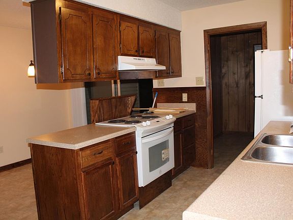 Another view of the kitchen and breakfast nook