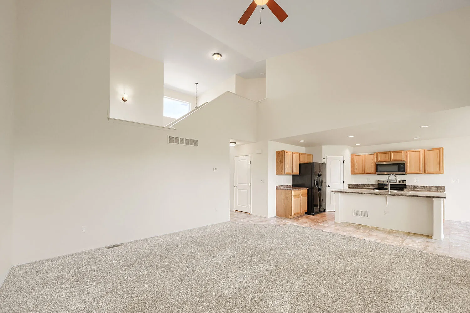 4 bed, 2289 sqft, $3,100 — Photo 3