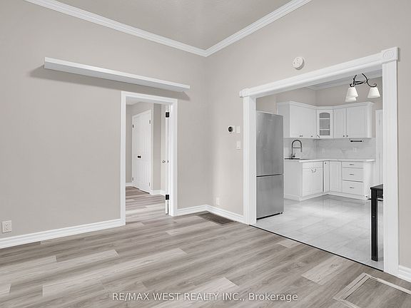 2nd image of 19015 Dufferin St