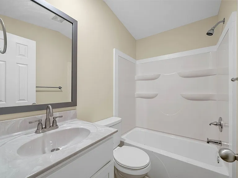 315 Jennifer St — Photo 9