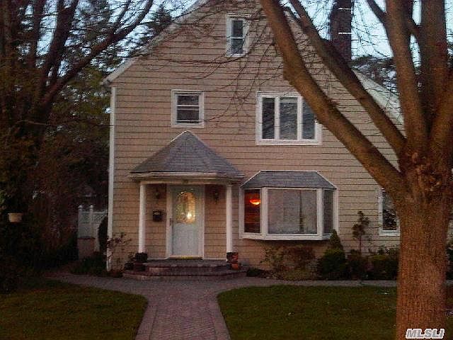 2nd image of 100 Manor Ave