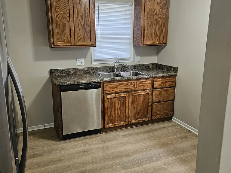 2516 Sheridan Ave — Photo 5