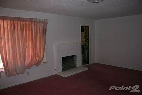 21352Baldwin-living room