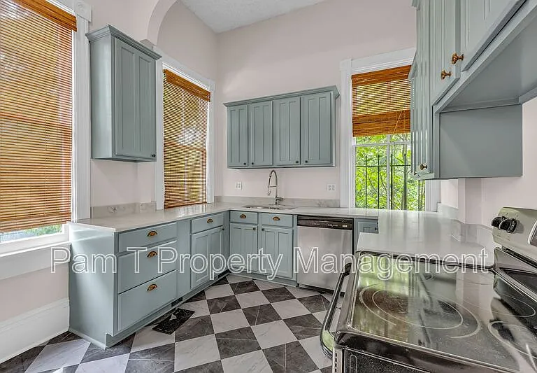 201 W 37th St #MAIN HOUSE — Photo 16