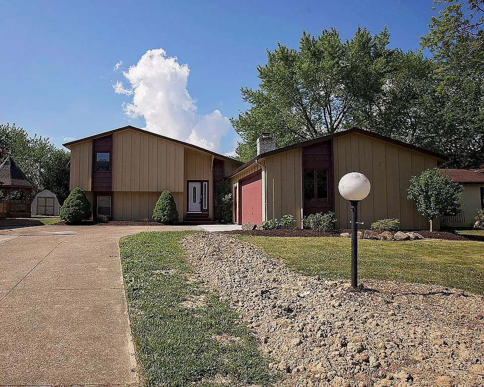4101 Woodstock Dr photo 1