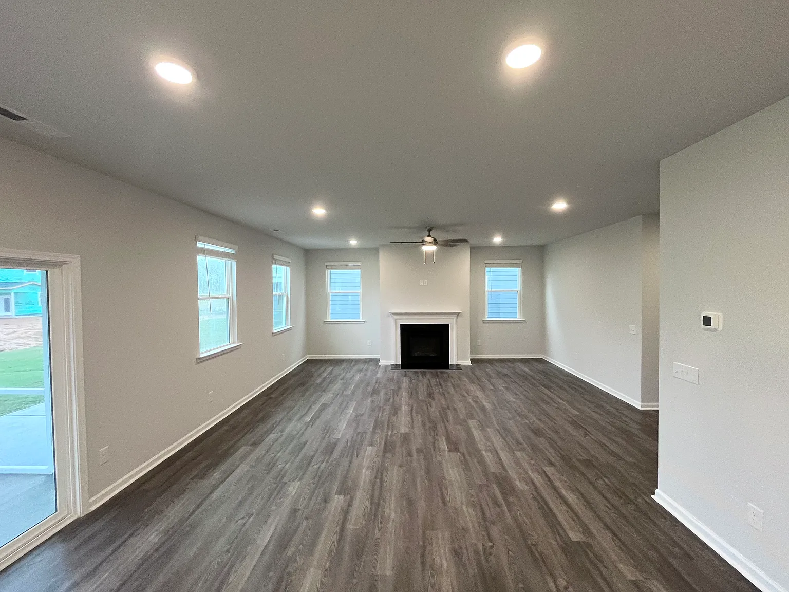 4 bed, 2455 sqft, $2,600 — Photo 2