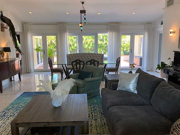 3rd image of 2711 San Domingo St