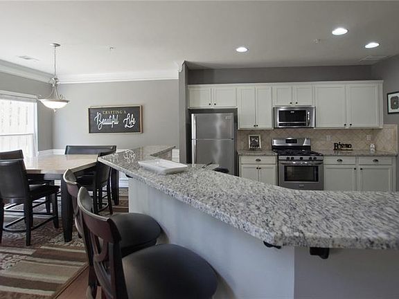 3rd image of 473 Mountain View Ln