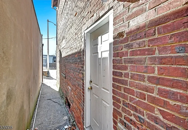 2 Columbus Pl #2R — Photo 9