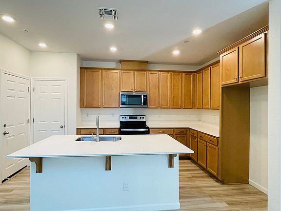 2nd image of 6198 Paseo De Mooney