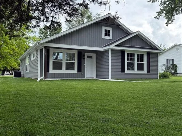 315 W Cornhill St, Cameron, MO 64429