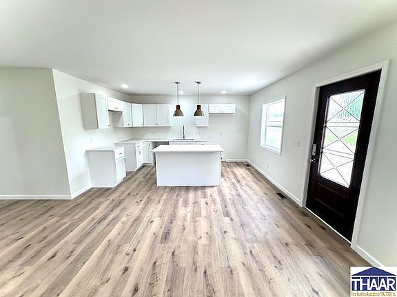 4th image of 207 W Heap St