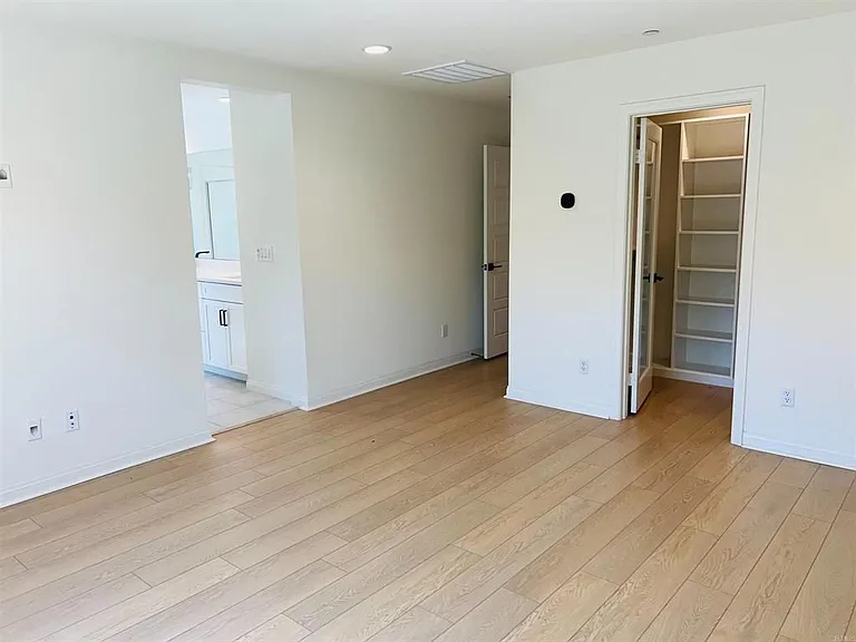 530 Longmeadow St — Photo 27