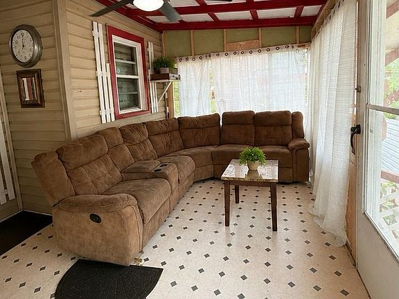 4th image of 823 Clay Ave