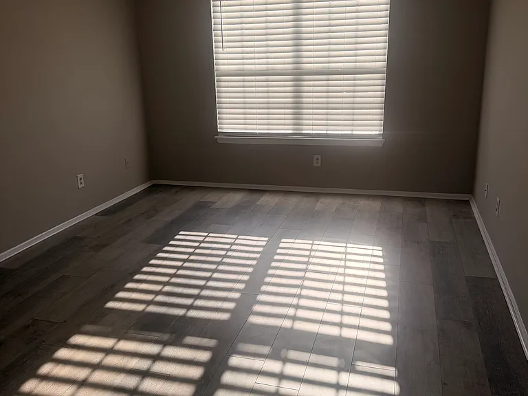 504 Wharf Ct — Photo 14