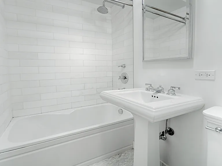 230 Riverside Dr #16L — Photo 4