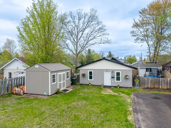 42 Selkirk St, Petawawa, ON K8H 1P2