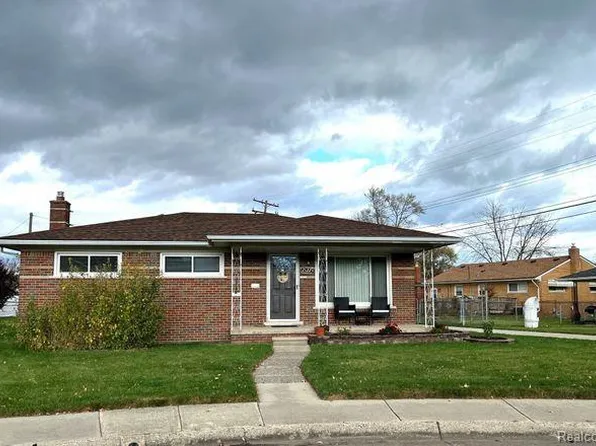 21225 Jay Ct, Saint Clair Shores, MI 48081