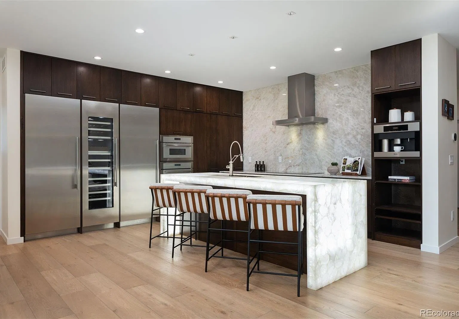 6 bed, 6.5 bath, 5770 sqft, $17,000 — Photo 3