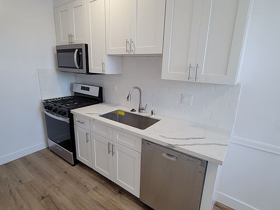 4th image of 111 Hamlet St APT 210