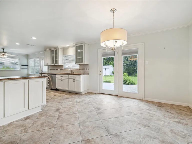 1124 Springrock Ln — Photo 4