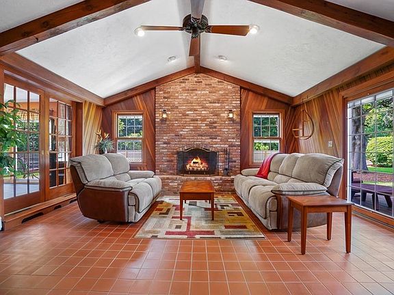 5th image of 40 Sherwood Ave