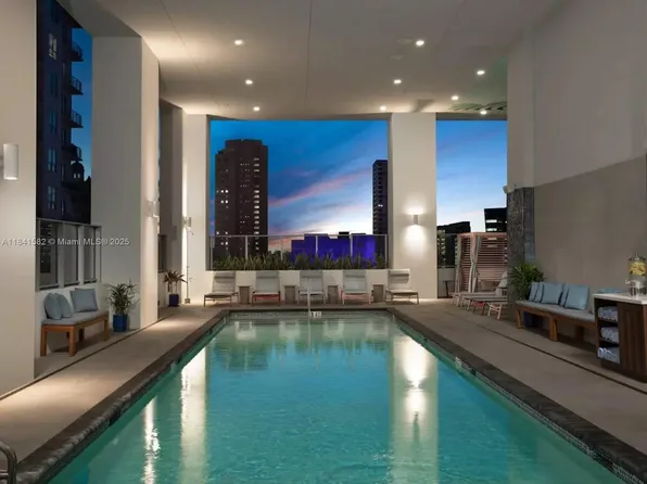 227 NE 2nd St #1602, Miami, FL 33179