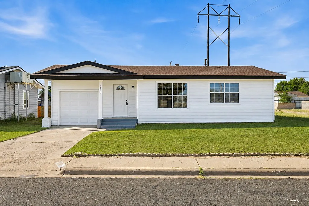 4 bed, 2.0 bath, 1420 sqft, $2,400 — Photo 3