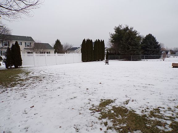 4th image of 926 Peirson Ave