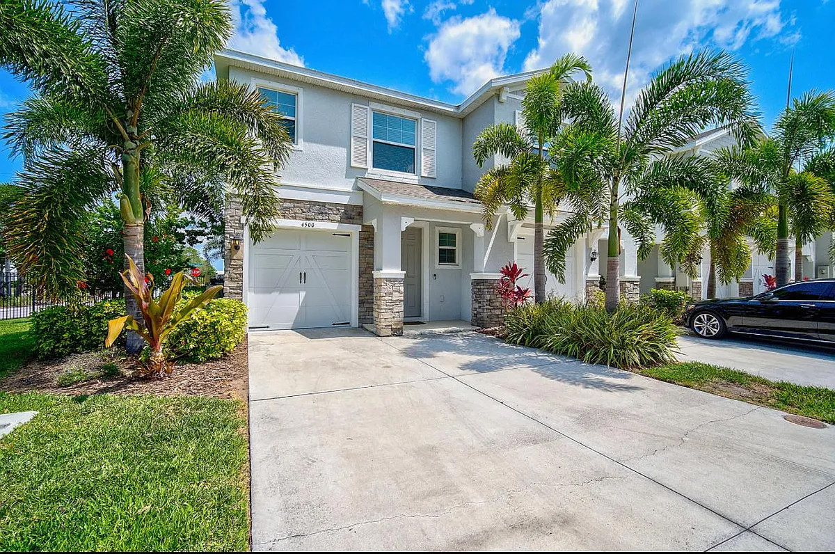 Building Photo - 4500 Silver Lining St