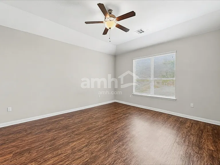 8010 Dampton Ln — Photo 9