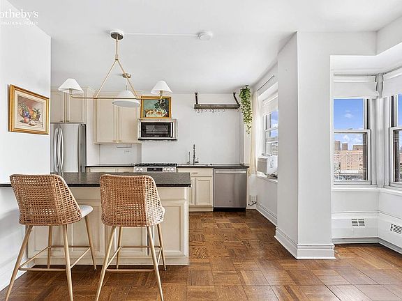 5th image of 568 Grand St APT J1202