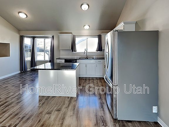 4th image of 1380 W Little Creek Dr