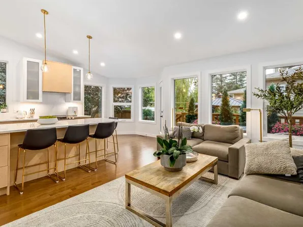 1414 Shawnee Dr SW, Calgary, AB T2Y 2V1