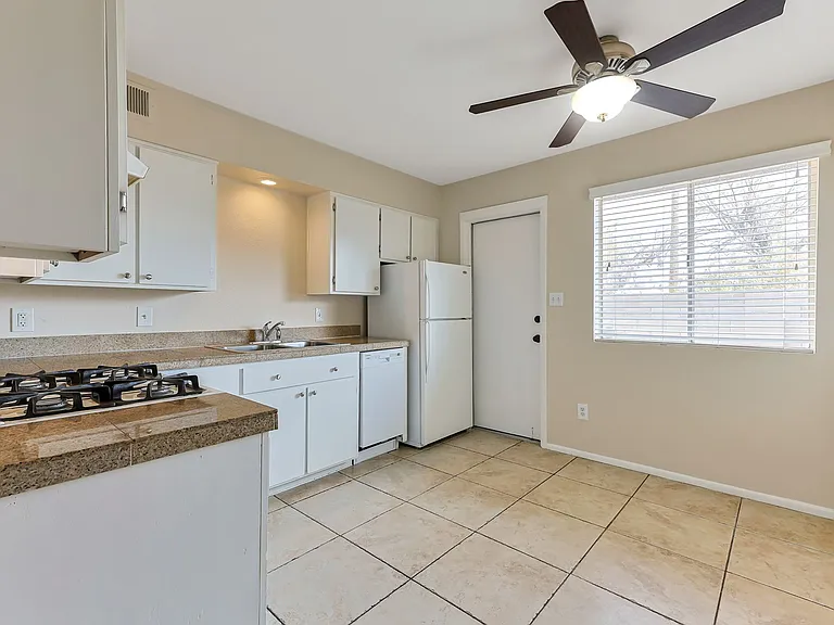 5105 S La Rosa Dr — Photo 1