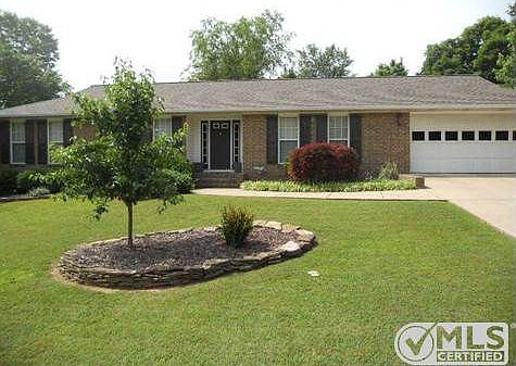 Ryan Jones 1306 Windsor 020