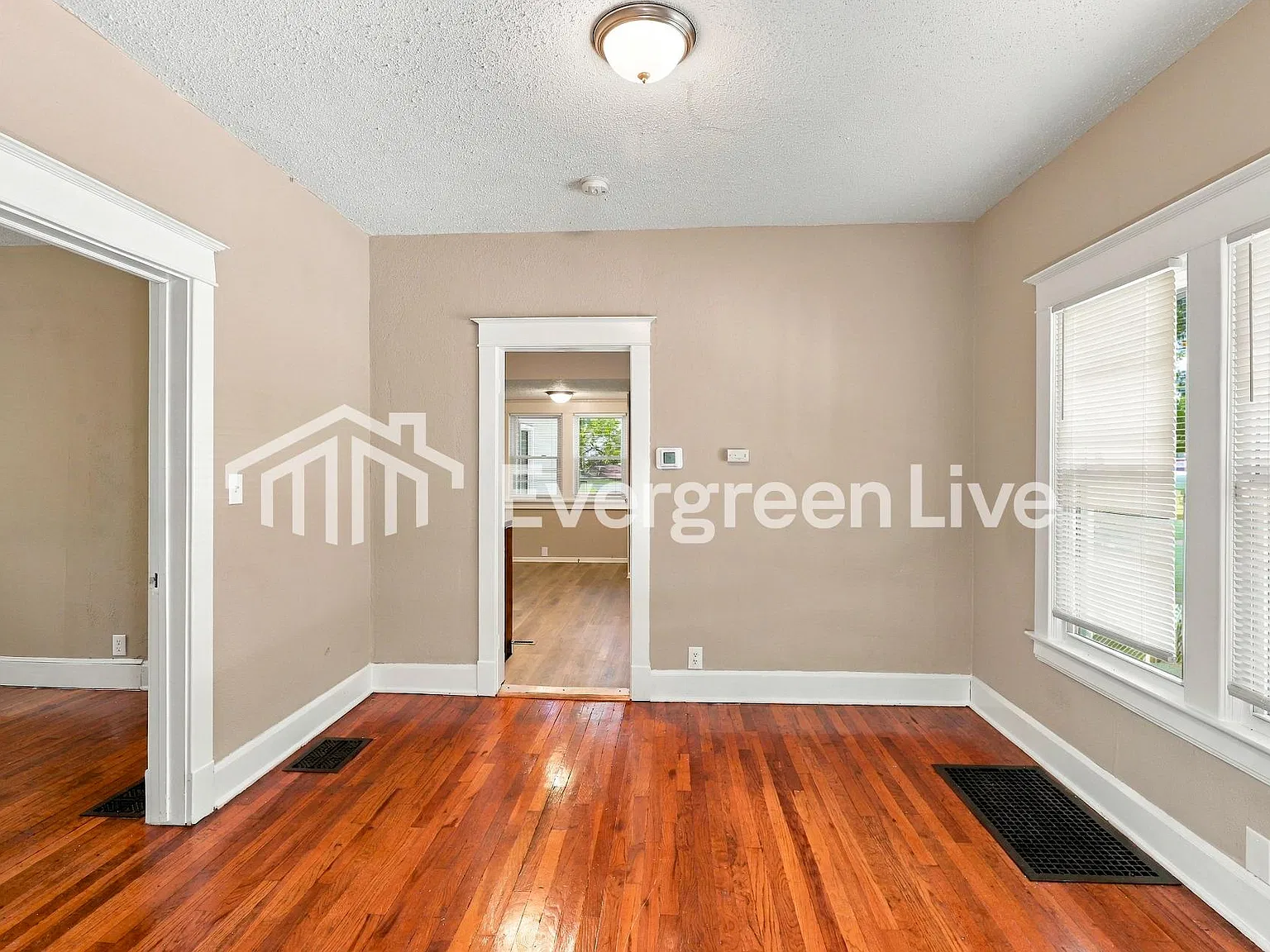 3 bed, 1.0 bath, 1200 sqft, $1,195 — Photo 3