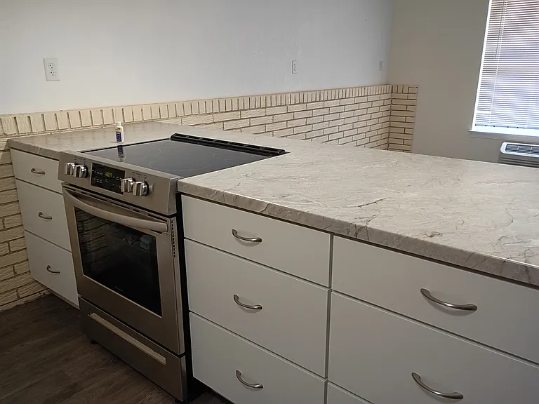 1118 S Main Ave — Photo 5