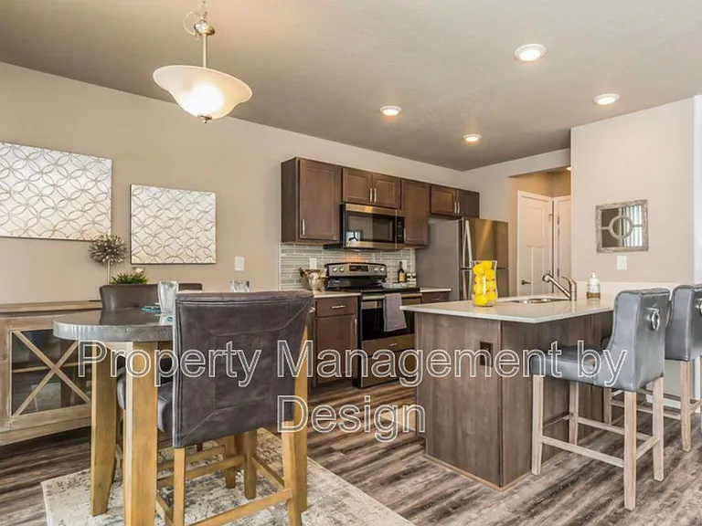 763 NE Macey Way — Photo 4