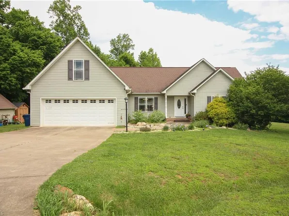 1612 Jades Way, Thomasville, NC 27360