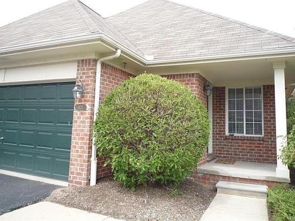2nd image of 621 Macwilliams Ln #1