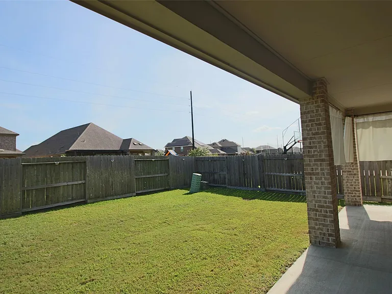 24727 Tanoureen Dr — Photo 46