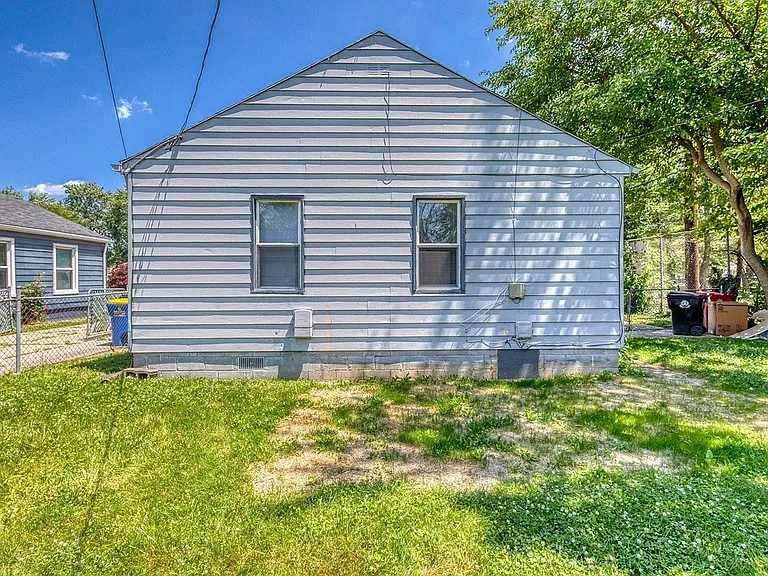 25539 Packard St — Photo 5