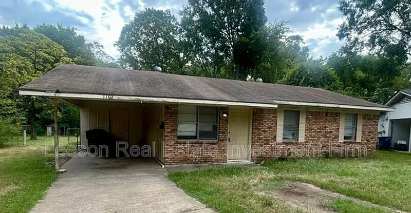 3 bed, 1.0 bath, 1050 sqft, $1,250 — Photo 2