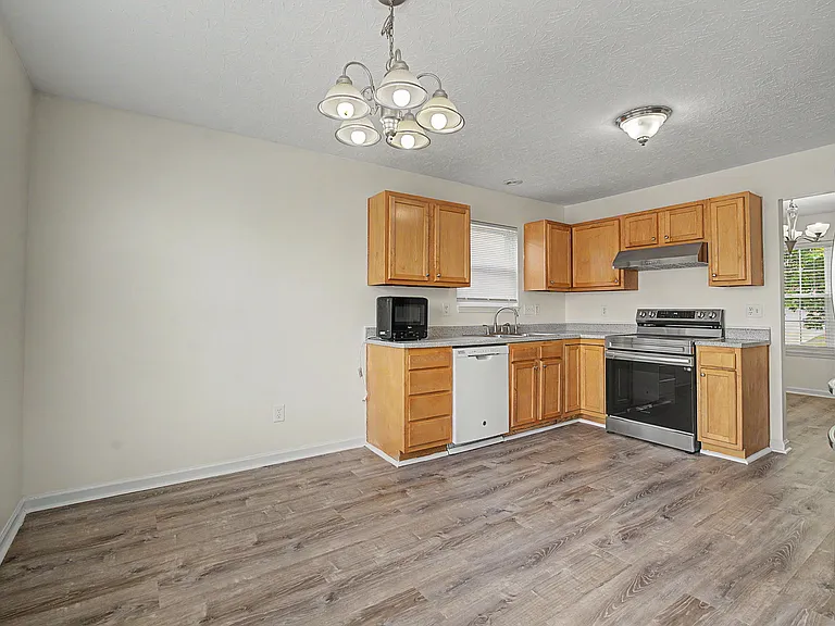7973 Seabury Ct — Photo 18