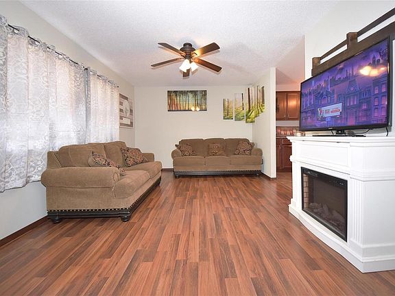 4th image of 1825 Deer Creek Dr