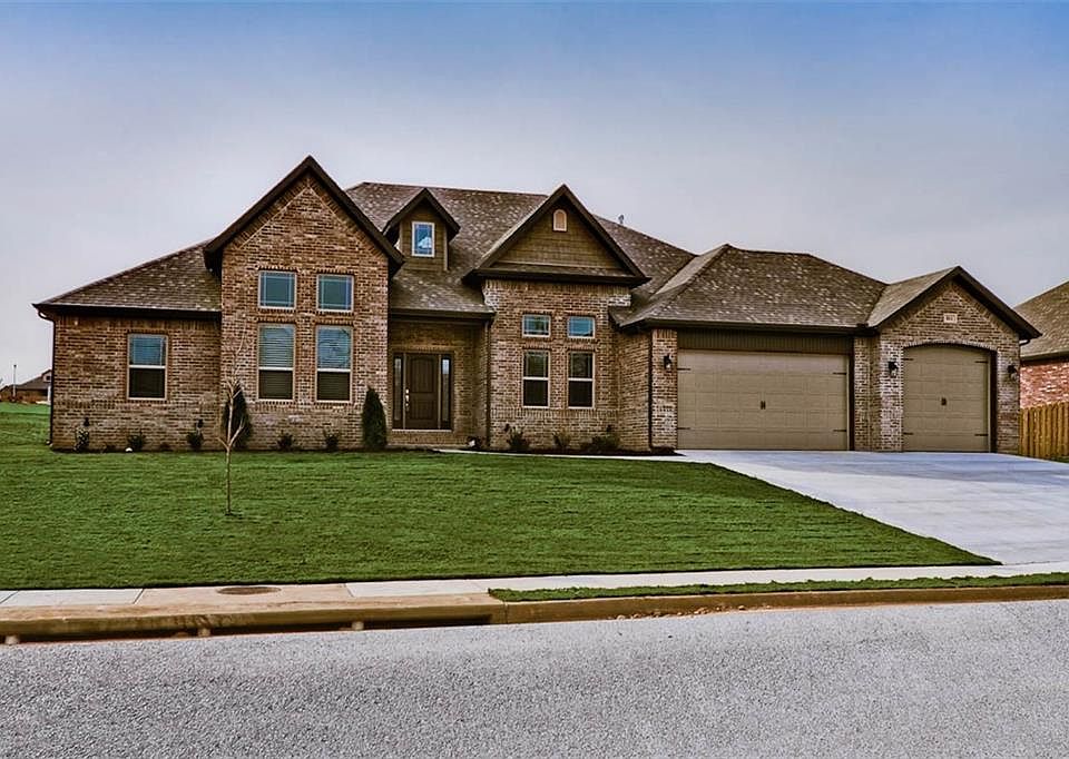 1st image of 553 King Arthur Dr
