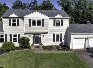 5 Marc Ct, Shrewsbury, NJ 07702