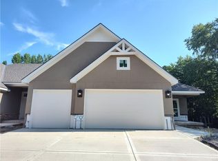 200 NW Pointe Dr, Kansas City, MO 64116